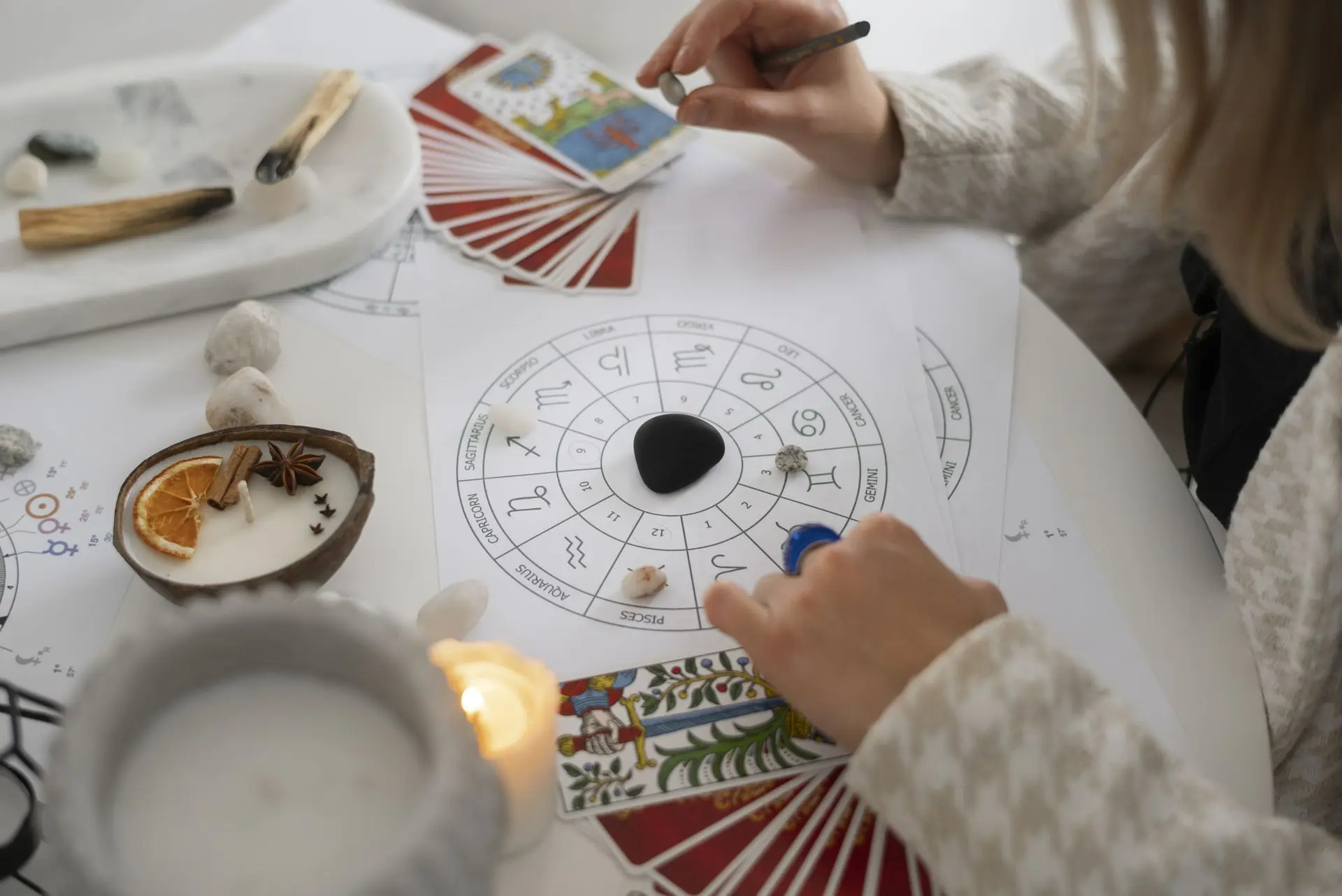Sonia Tison devient votre guide lors de ses séance Tarots et Oracles