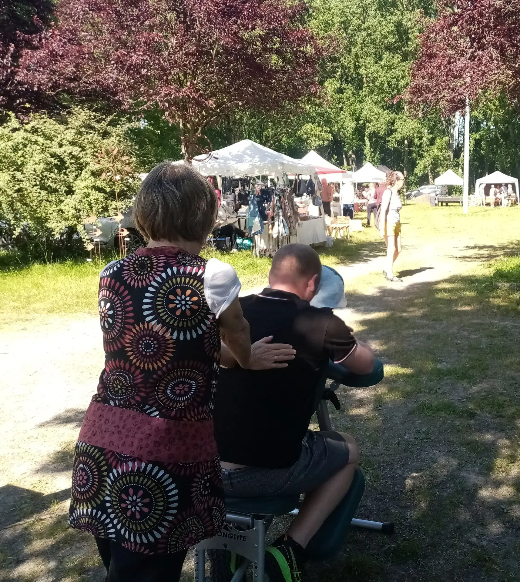 Catherine Jean séance de Amma Assis au marché créateur à st pierre